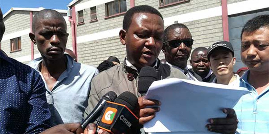 Machakos Governor Alfred Mutua addressing employees of Walkers